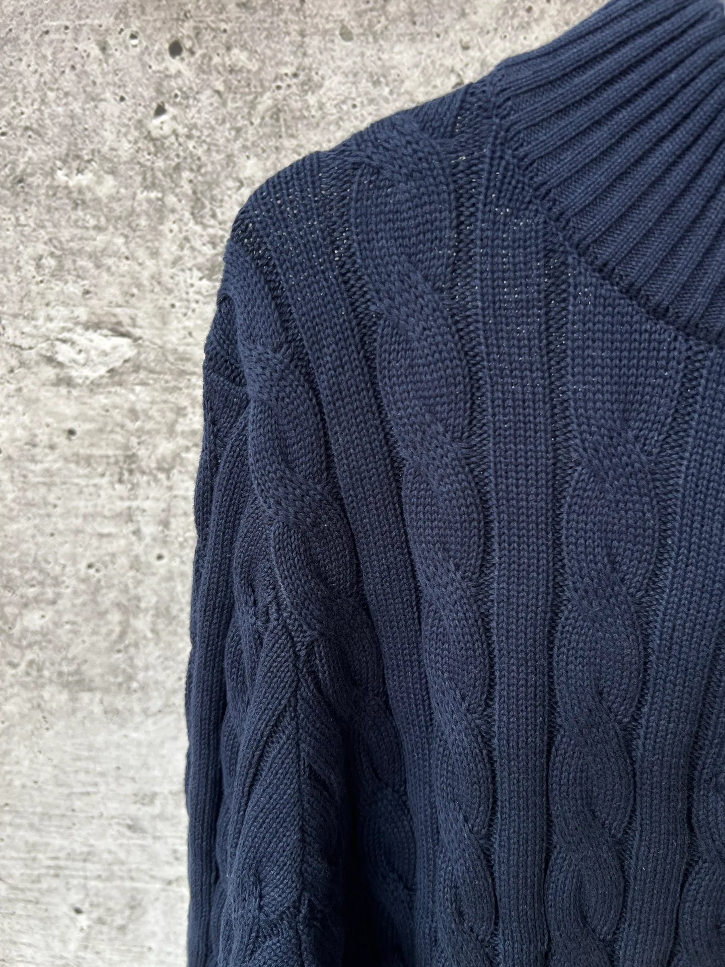 P240 Ralph Lauren classic unisex half-zip rubberized sweater, popular on all major platforms, the original version has the same washed fabric, the workmanship details restore the original, the pony on the chest is embroidered with the original factory, and the hardware accessories are original and customized